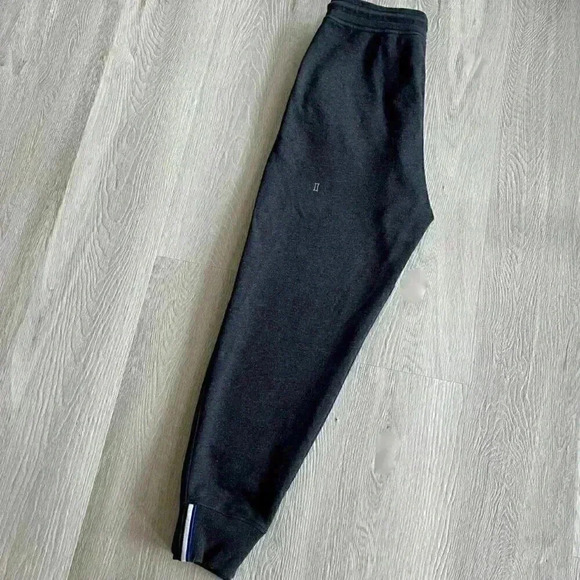 Kit and Ace Pants - Kit and Ace Sweatpants in Heathered Dark Gray Size Small *Worn Once*